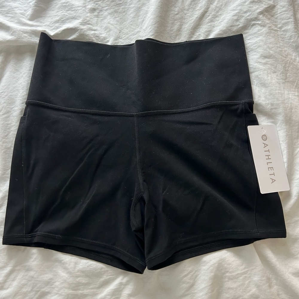 Athleta Salutation Stash Pocket II 5” Short